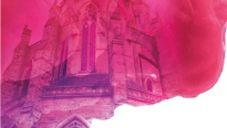 Grote kerk met een roze/paars filter